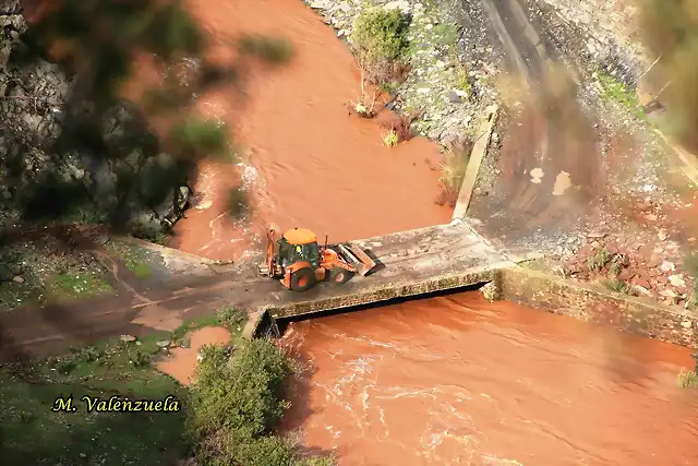 12, la excavadora por el puente, marca