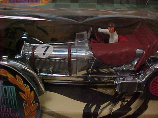 Alfa Romeo cromado, de la serie "THE POWER AND THE GLORY" de Hornby hobbies Alfa Romeo cromado, de la serie "THE POWER AND THE GLORY" de Hornby hobbies