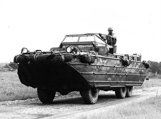 DUKW en la II G.M. Wikipedia (Copiar) DUKW en la II G.M. Wikipedia (Copiar)