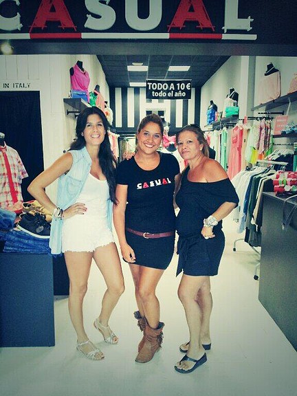 Mar?a 26-8-2013 con su mami y Chiky Mar?a 26-8-2013 con su mami y Chiky