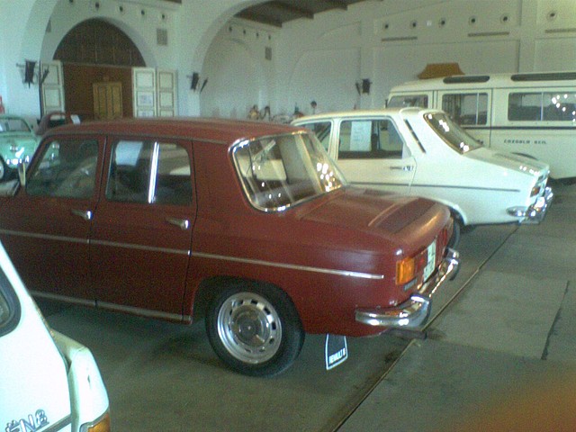 RENAULT 8_