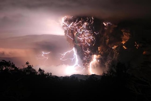 Chaiten. Volcan en erupcion 2