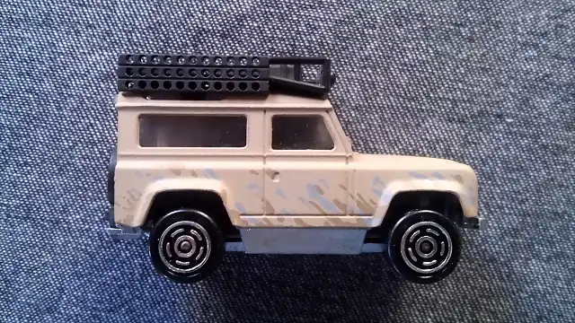 Land Rover Safari MAJORETTE (2)