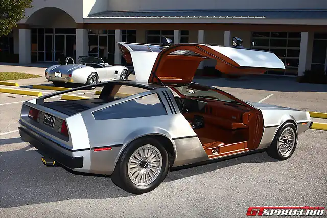 De-Lorean-DMC-12-2