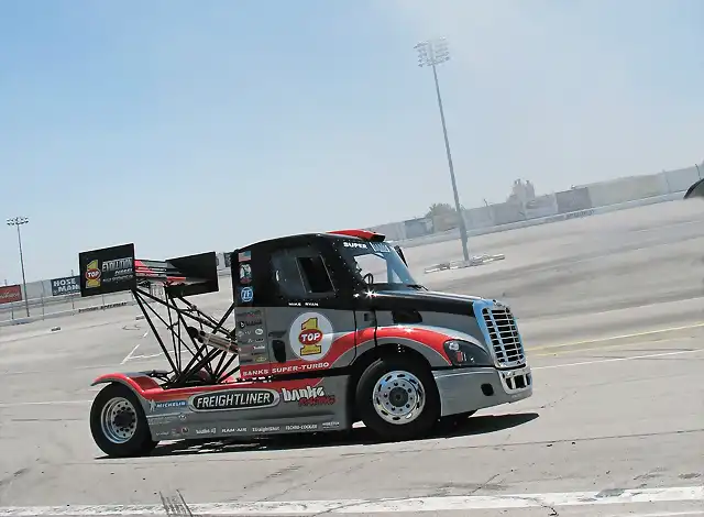 banks-super-turbo-freightliner-race-truck2