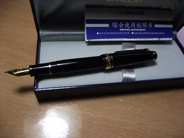 sailor y caja plumas 005