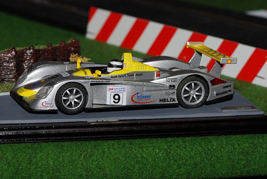AUDI R8 N- 9 LEMANS 2000_532x356