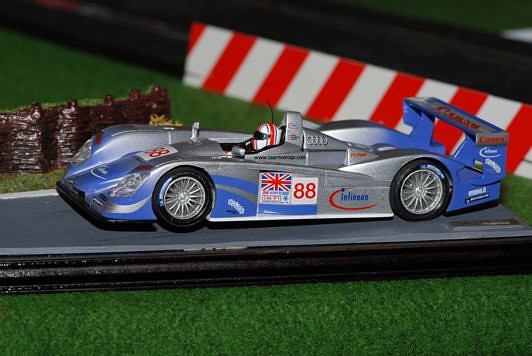AUDI R8 N- 88 LEMANS 2004_532x356