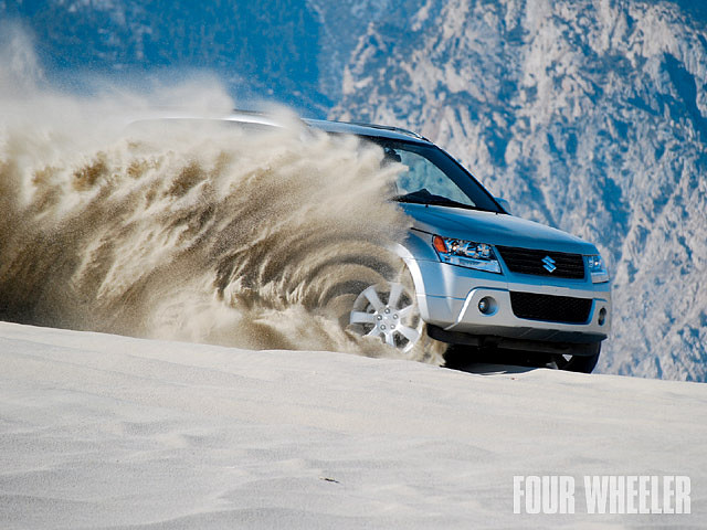 129_0902_11_z+2009_suzuki_grand_vitara+front_sand_slide