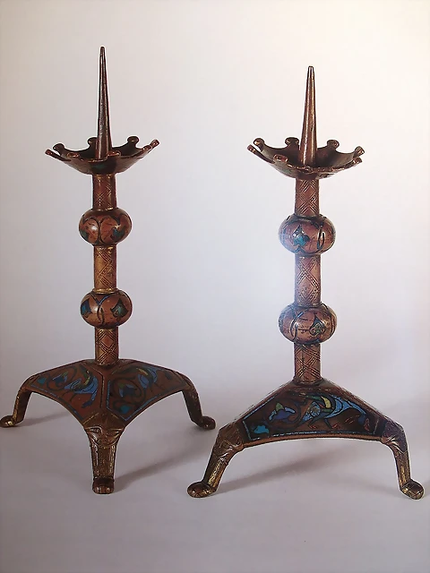 juego de candelabros, hacia 1180, taller de Limoges o Silos. Colecci?n Blumka, Nueva York juego de candelabros, hacia 1180, taller de Limoges o Silos. Colecci?n Blumka, Nueva York