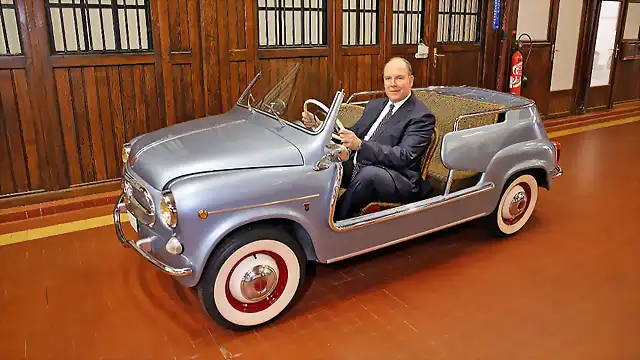 F?rst Albert von Monaco und sein Fiat 600 Jolly