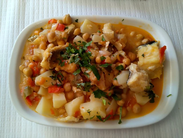 Garbanzos con patatas y bacalao