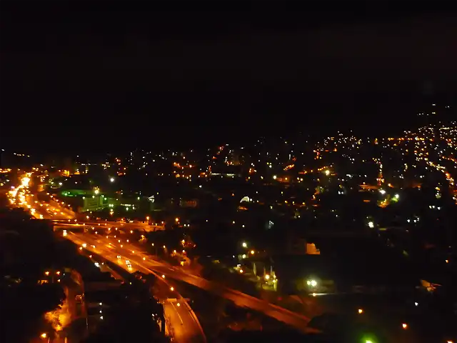 Oeste de Caracas nocturno