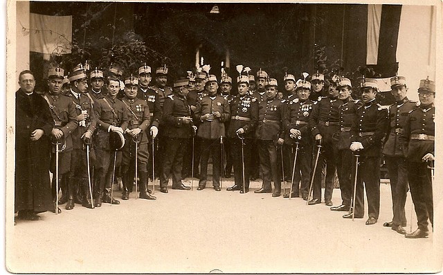 El Bisabuelo  FRancisco con el uniforme de gala juntoa l capellan castrense_