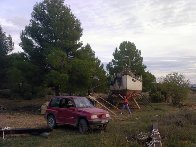 un velero en mitad del monte?