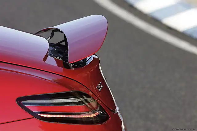 SLS_AMG-red-rear-spoiler1