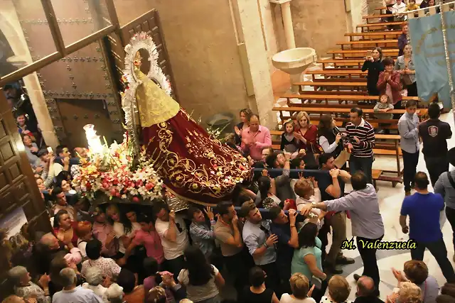 34, en la iglesia, marca