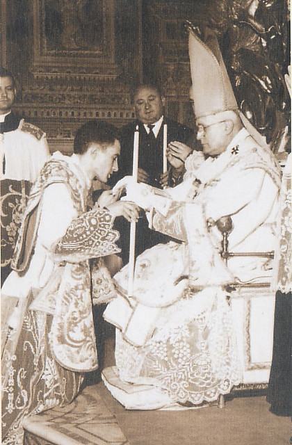 Ordenación P. Sapienza - Ornamentos Pontificales