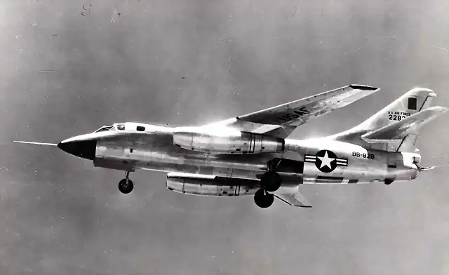 Douglas_RB-66A_Destroyer_(SN_52-2828,_the_first_RB-66A_built)_in_flight_landing_configuration._Photo_taken_Aug._10,_1954_061102-F-1234P-007