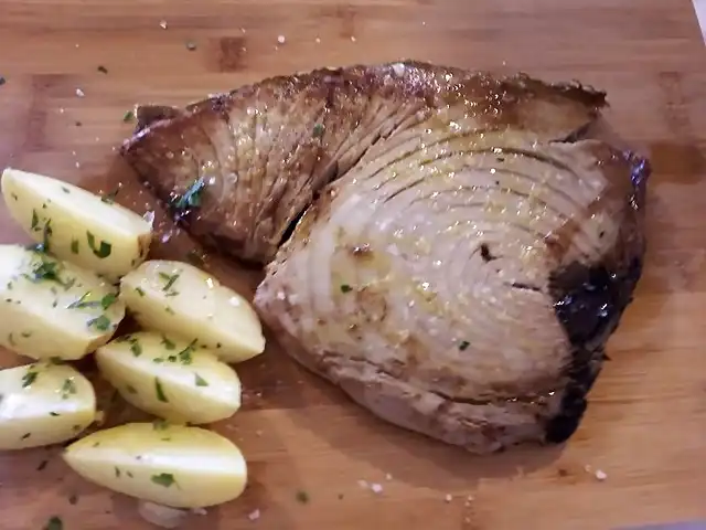 Chuletn de atun rojo Rufino con patatas