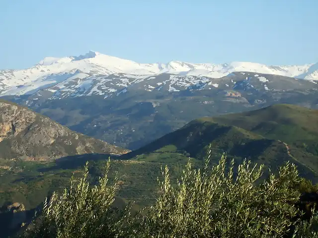 1200px-Pico_del_Veleta_Sierra_Nevada