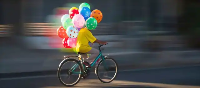 Balloon-seller-cyclist-profimedia-0628146198-CVR-1024x450