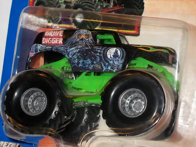 2004s 18 Grave Digger toy1