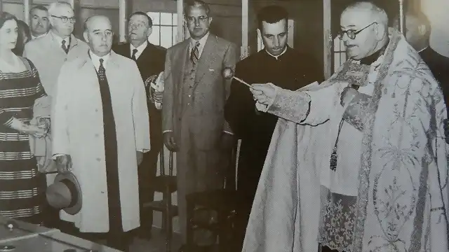 Franco y el obispo de Urgell inauguran una central del Noguera Ribagorzana en 1953