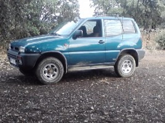 nissan terrano 2 lateral izquierdo