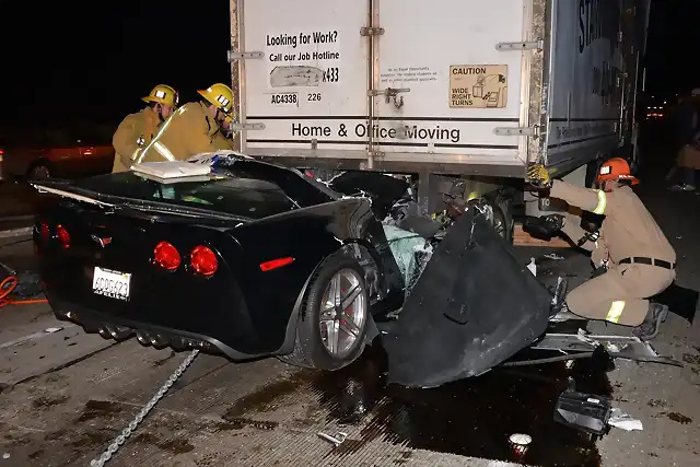 Corvette-Accident-Z06-3[2]