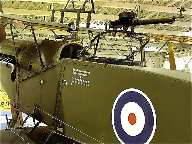 de-Havilland-dh9a-medium-bomber-biplane-cockpit