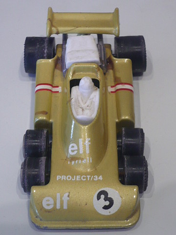 F1 Tyrrell P34 dorado ruedas A 2