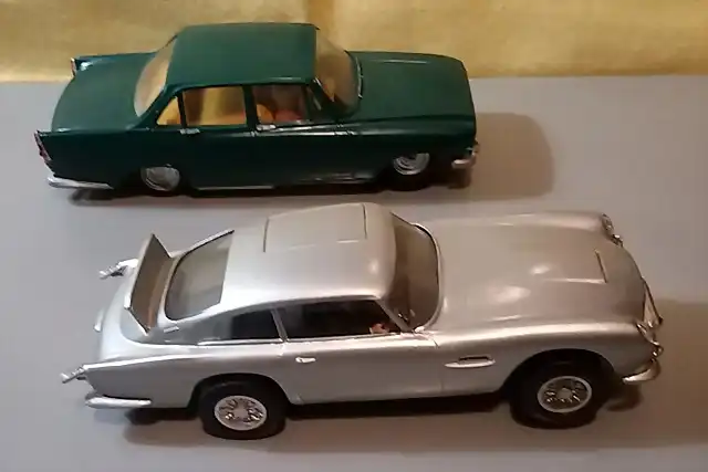 Airfix Aston & Zodiac (11)