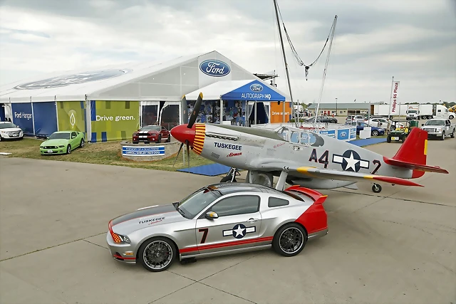 Ford-Mustang-GT-Red-Tails-edition-1