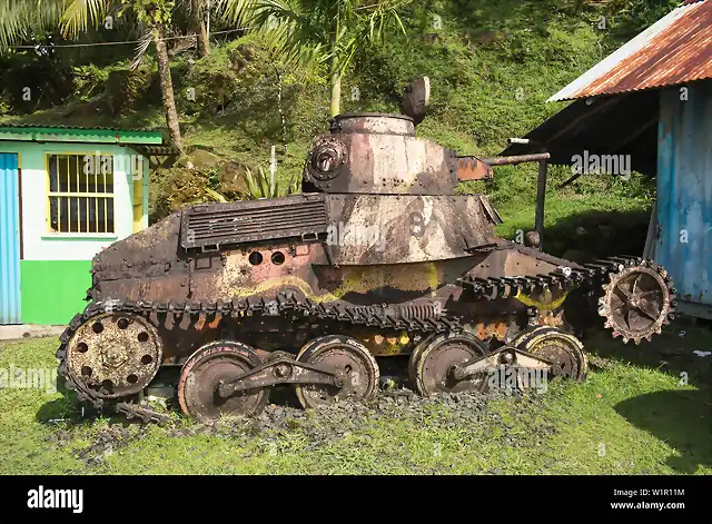 este-tanque-japones-en-el-museo-lidorkini-es-una-reliquia-de-la-segunda-guerra-mundial-la-ocupacion-de-la-isla-la-isla-de-pohnpei-pohnpei-estados-federados-de-micronesia-s-w1r11m