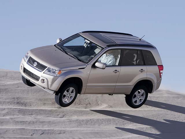 129_0602_03_z+2006_suzuki_grand_vitara+jump1