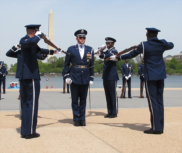 Rindete estas rodeado.Guardia de honor USA Rindete estas rodeado.Guardia de honor USA