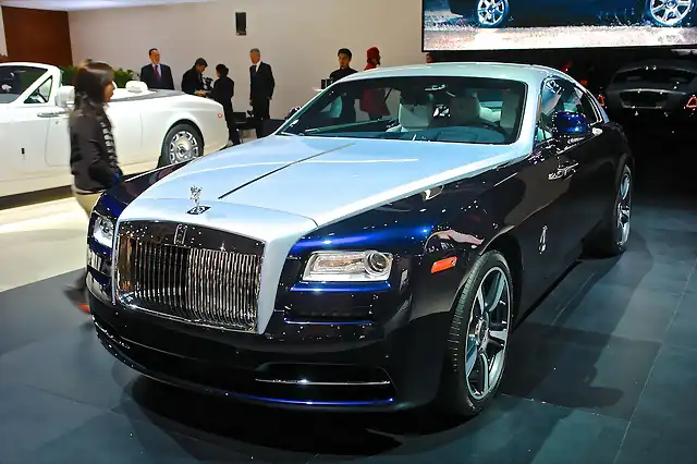 Rolls-Royce-Wraith-Coupe-NYIAS-Front-3-4-Left