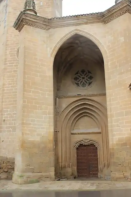 BA?ARES (LA RIOJA) IGLESIA DE SANTA CRUZ S.XV-XVI PORTADA PRINCIPAL GOTICO TARDIO