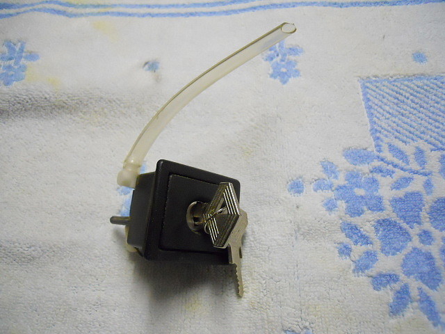 Cerradura porton Renault 11(20euros)