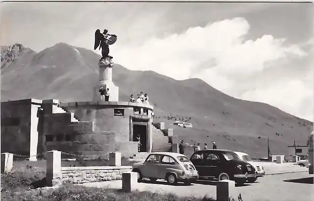 Trentino - Dolomiten. Tonale Pass, Denkmal Ossarium