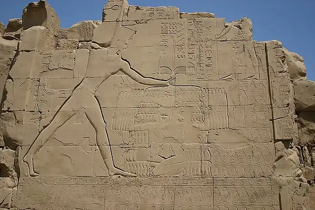 800px-Thutmose_III_at_Karnak