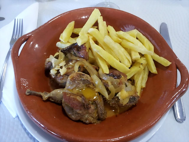Codornices con patatas Codornices con patatas