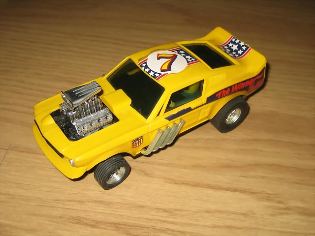 Mustang amarillo (1) Mustang amarillo (1)
