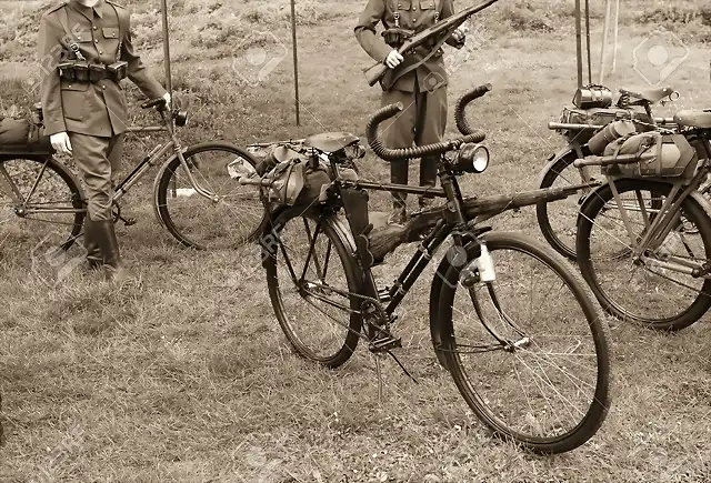 39702500-Old-military-bike-used-in-the-First-and-Second-World-War-Stock-Photo