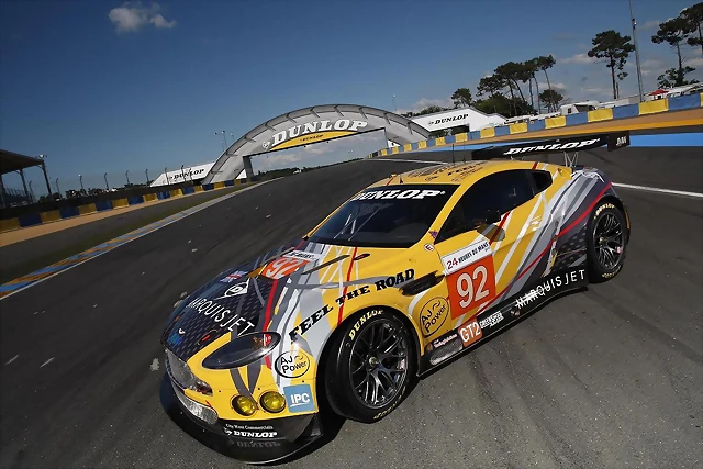 aston_martin_vantage_gt2_2010_br aston_martin_vantage_gt2_2010_br