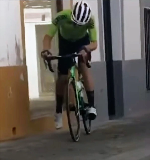 Medio caído