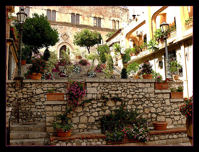 flowers_in_the_city___taormina_by_skarzynscy-d4ft59f