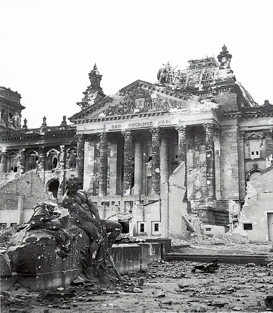 El Reichstag despus de ser tomado por los rusos.