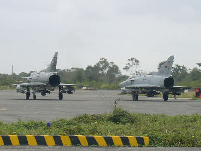 M-50 y Kfir CE con tanques+bombas M-50 y Kfir CE con tanques+bombas